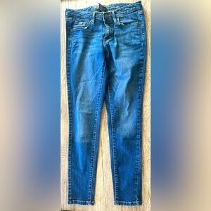 Mossimo Mid rise power stretch Skinny Jeans  Size 4